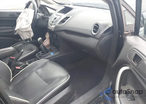 2013 Ford Fiesta Titanium z USA, uszkodzony, nr VIN 3FADP4FJ8DM175299